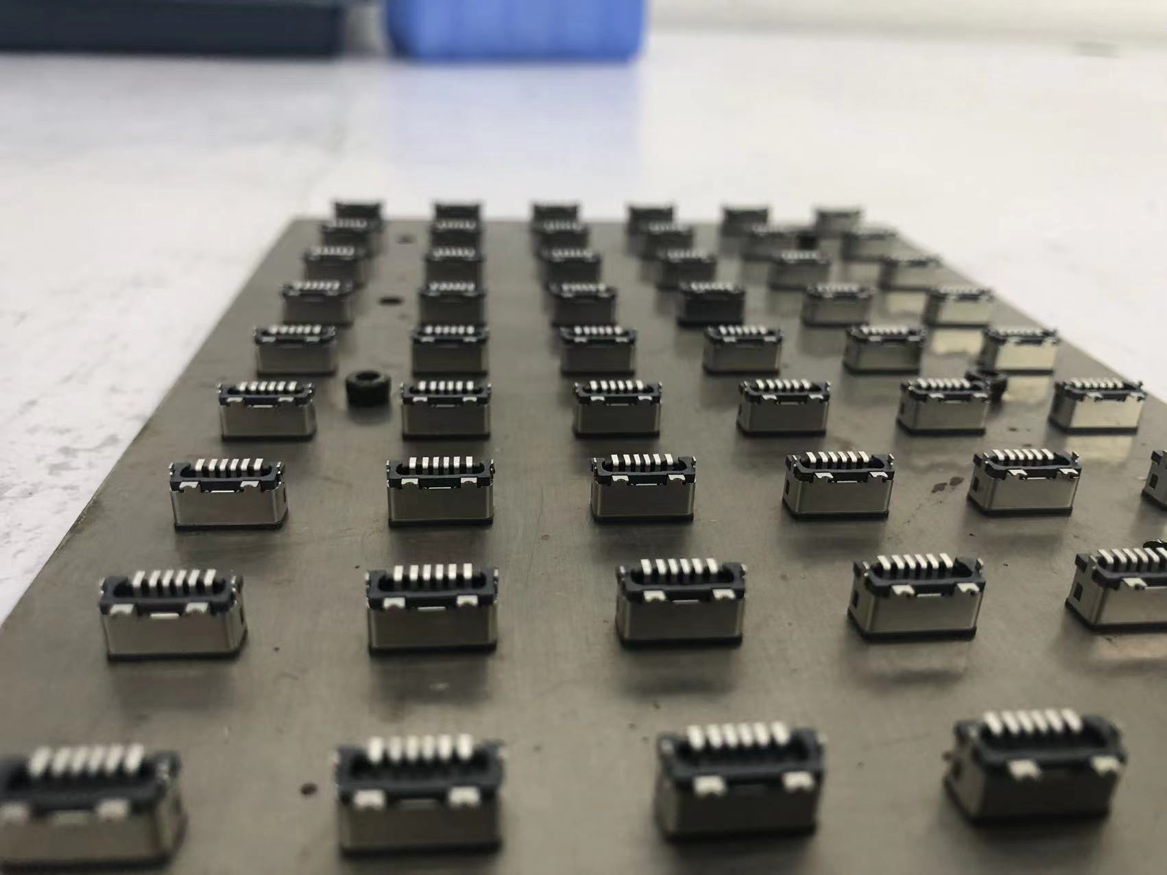 消費電子類行業案例Type-C充電端口密封保護填充膠由漢思新材料提供